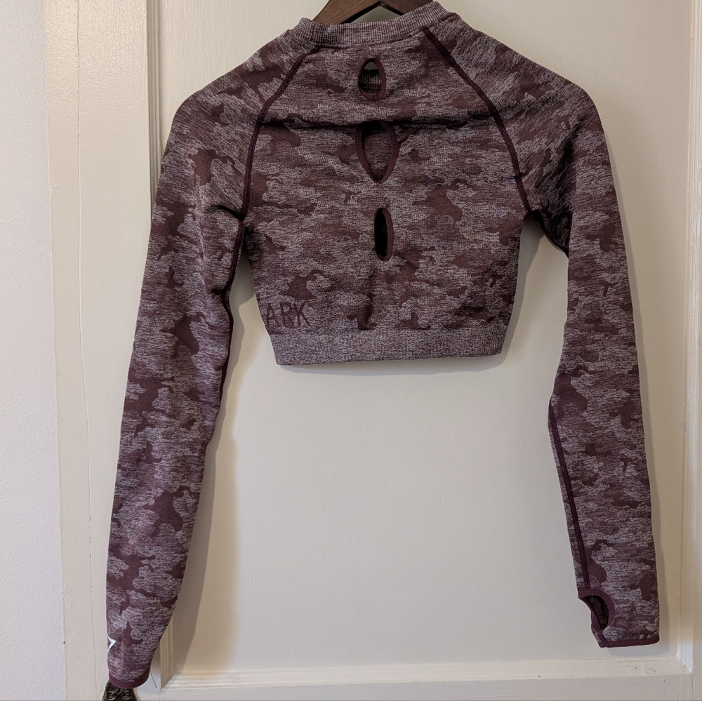 Gymshark S Camo Adapt Seamless Long Sleeve Crop Top Berry - Picture 5 of 8